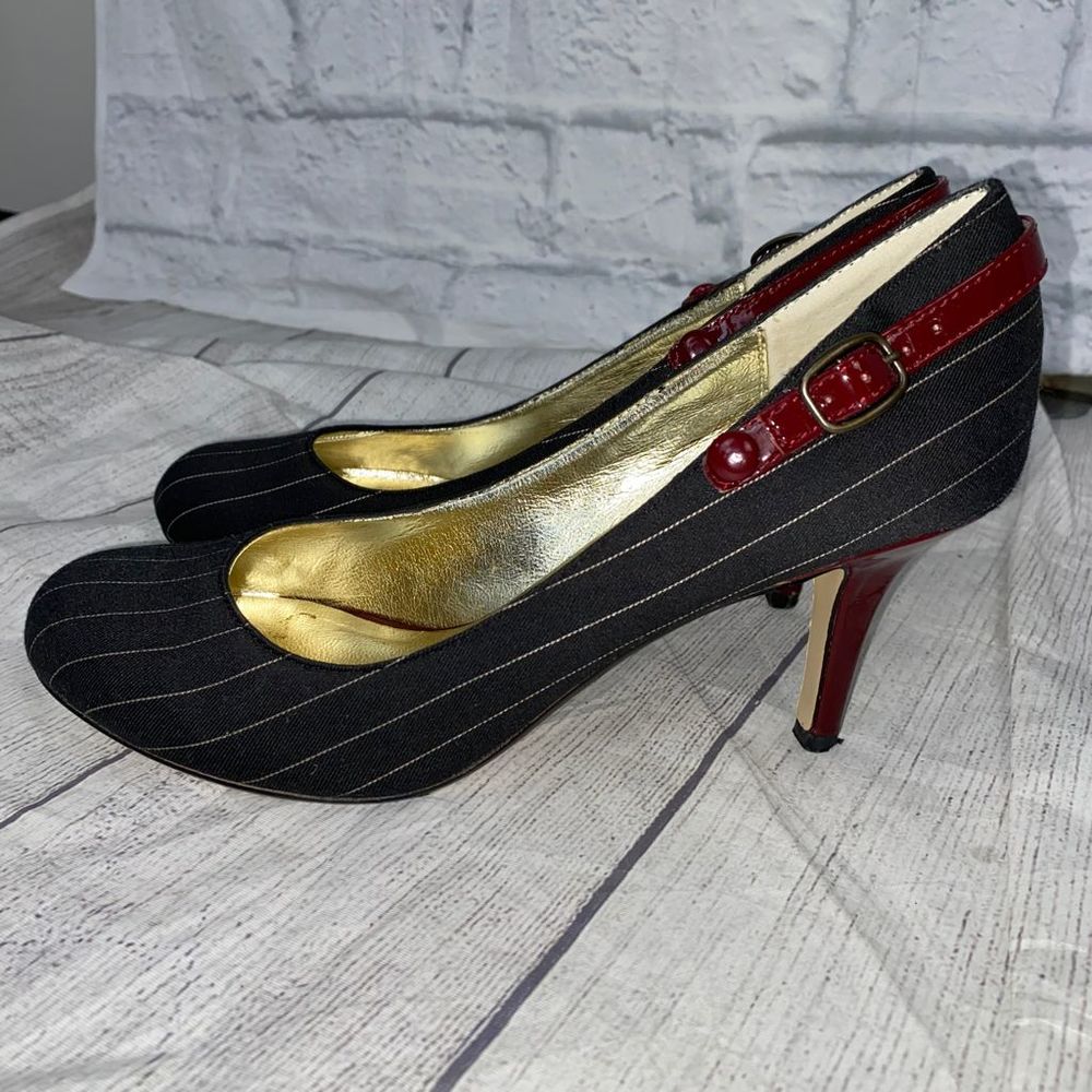 Steve Madden pinstripe fabric& leather heels black & burgundy sz 7.5